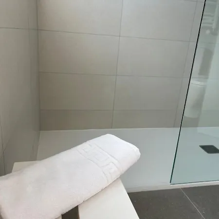 Hyp - Piso Zarra Apartment *